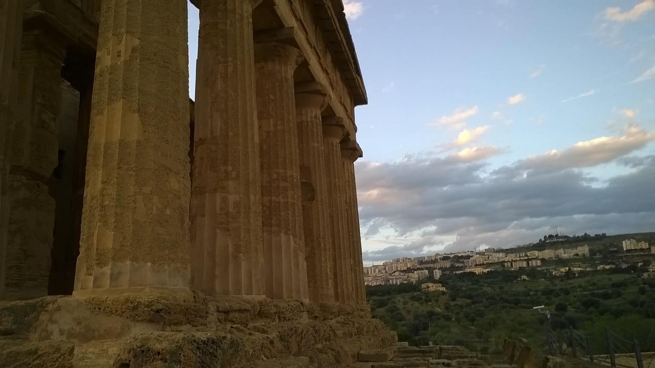 La Terrazza Del Borgo Bed & Breakfast Agrigento Exterior photo
